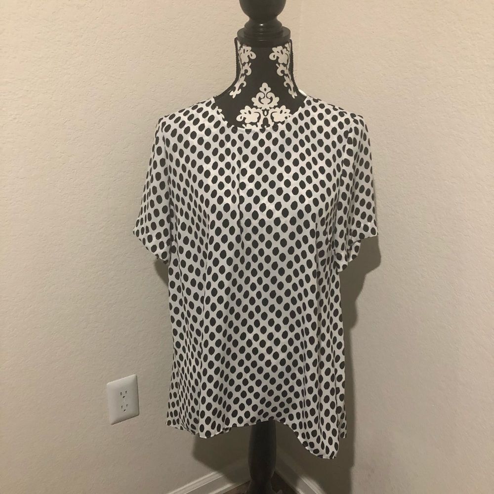 Vince Camuto high/ low Polka Dot blouse